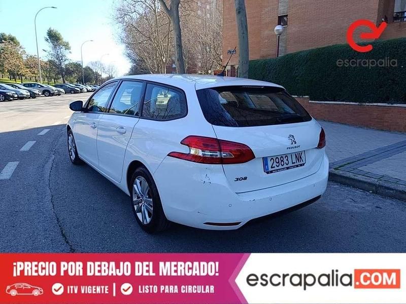 Usado Peugeot 308 SW Active 131 CV (96 kW) 2021 Blanco Familiar