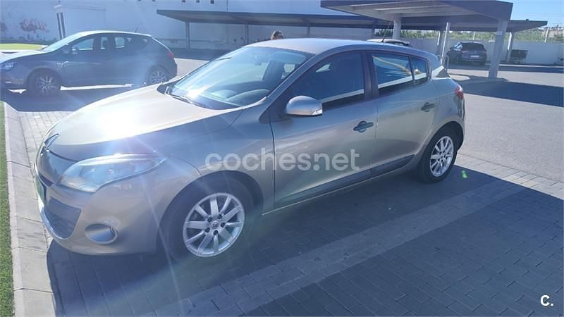 Usado Renault Mégane Authentique 100 CV (73 kW) 2009 Beige Berlina