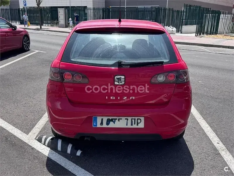 Usado Seat Ibiza Reference 100 CV (73 kW) 2006 Rojo Utilitario