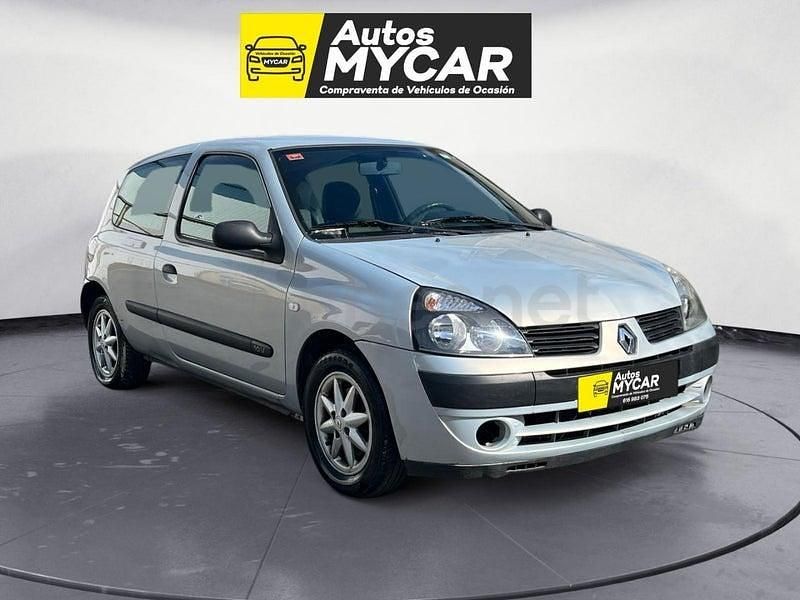 Usado Renault Clio II Privilege 75 CV (55 kW) 2004 Gris / plata Berlina
