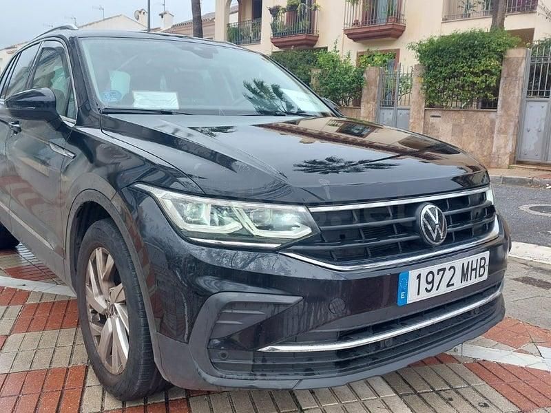Usado VW Tiguan Life 150 CV (110 kW) 2023 Negro SUV
