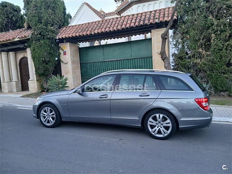 Usado Mercedes C180 120 CV (88 kW) 2012 Gris / plata Familiar