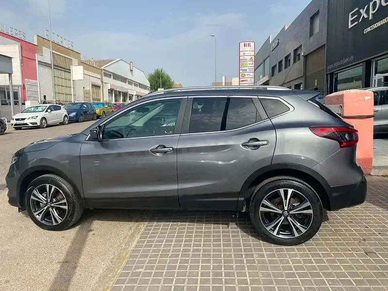 Usado Nissan Qashqai N-TEC 140 CV (102 kW) 2020 Gris / plata SUV