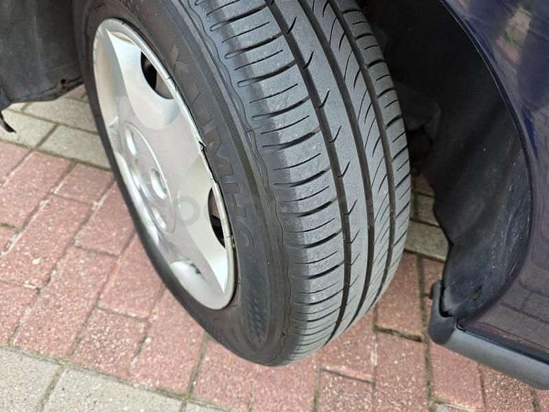 Usado Ford Focus Ghia 90 CV (66 kW) 2002 Azul Berlina