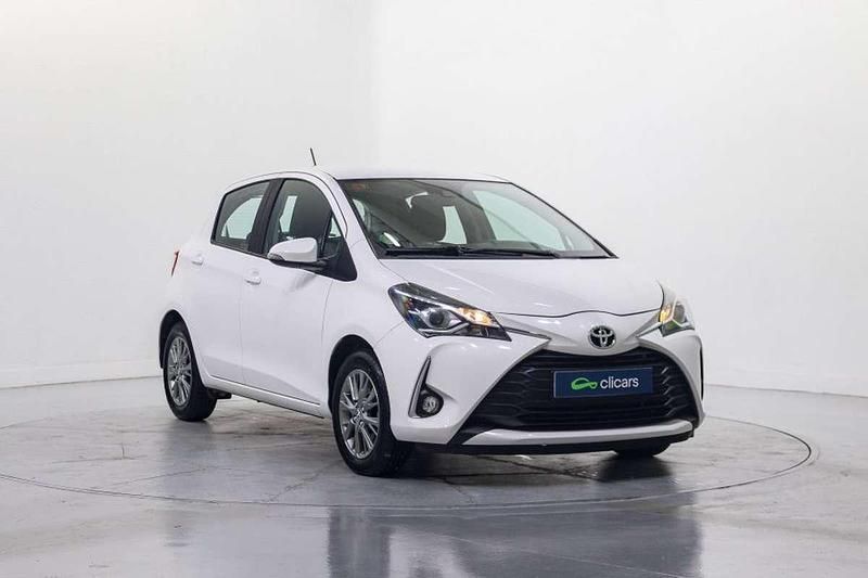 Usado Toyota Yaris Active 111 CV (81 kW) 2019 Blanco Utilitario