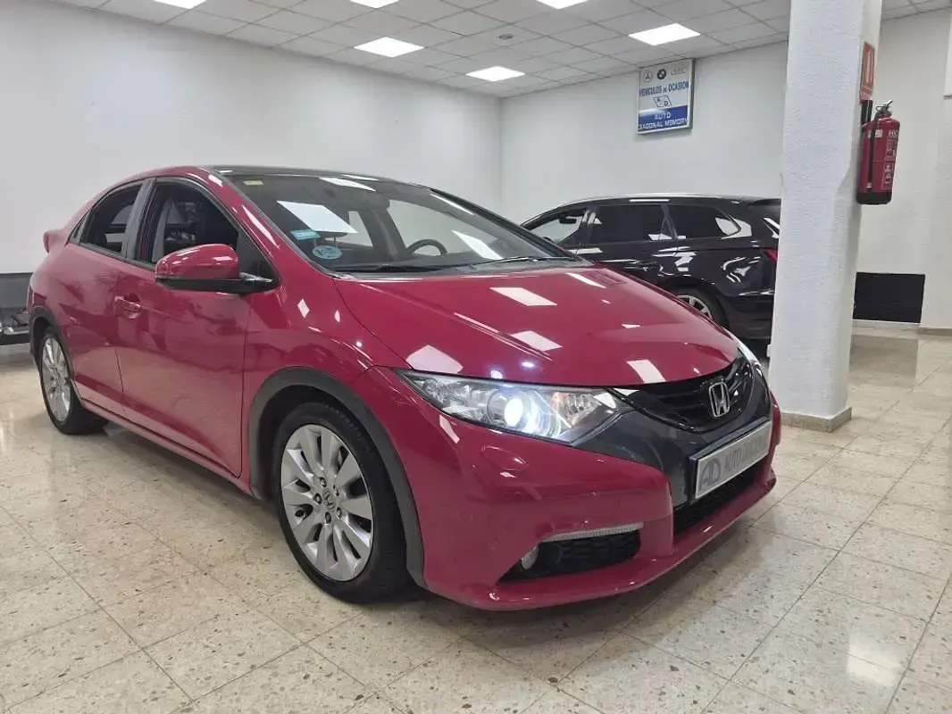 Usado Honda Civic Executive 142 CV (104 kW) 2013 Rojo Utilitario