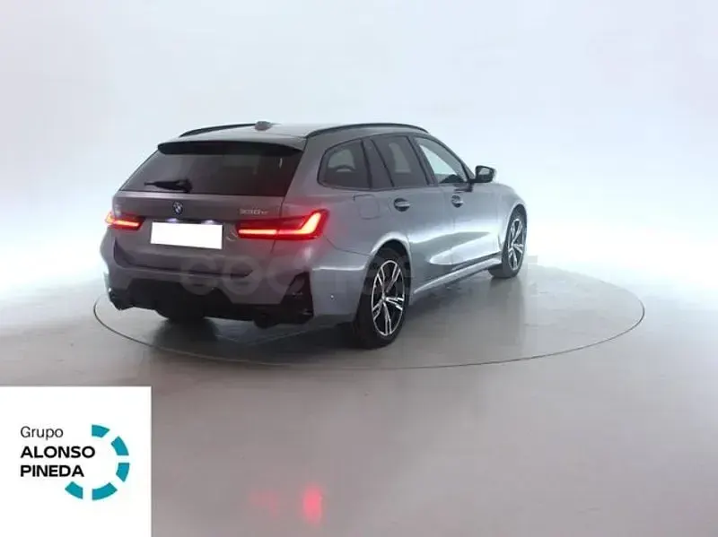 Käytetty BMW 330e Comfort Edition 292 HP (214 kW) 2025 Harmaa Farmari