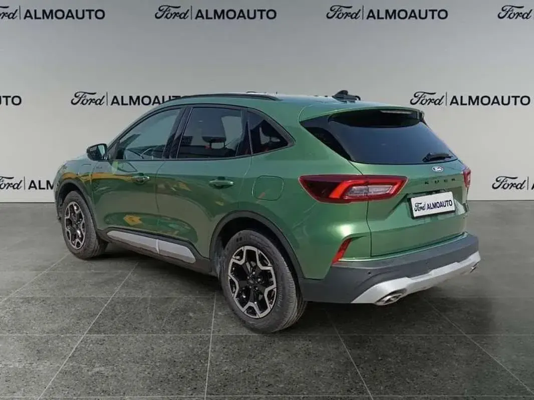 Usado Ford Kuga Active 243 CV (178 kW) 2024 Verde SUV