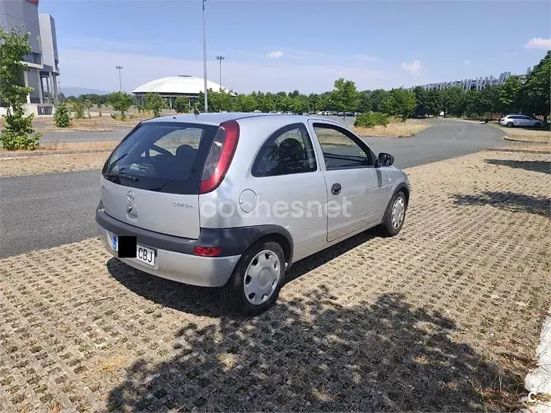 Usado Opel Corsa Club 58 CV (42 kW) 2002 Gris / plata Utilitario