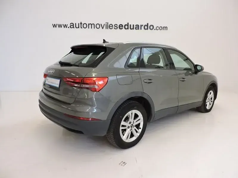 Usado Audi Q3 Business 200 CV (147 kW) 2021 Gris / plata SUV