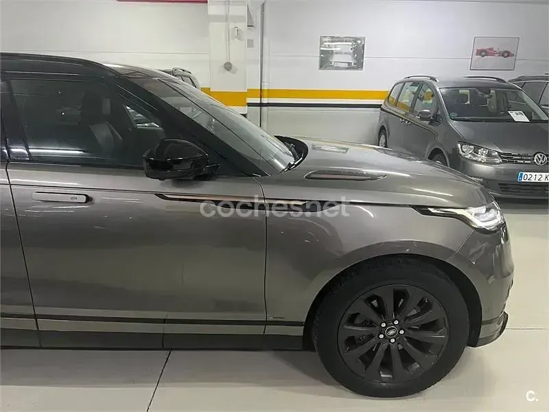 Usado Land Rover Range Rover Velar R-Dynamic 240 CV (176 kW) 2018 Gris / plata SUV