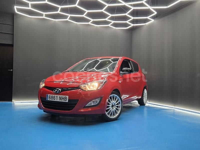 Rojo Usado 2013 Hyundai i20 Berlina | 6490 € (Precio justo) - Imagen 1/4