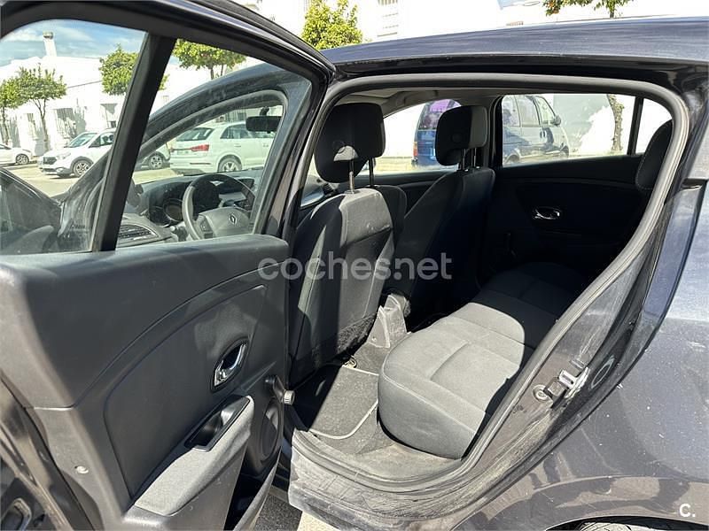 Gris / plata Usado 2014 Renault Mégane III Life Berlina | 2000 € (Super precio) - Imagen 1/3