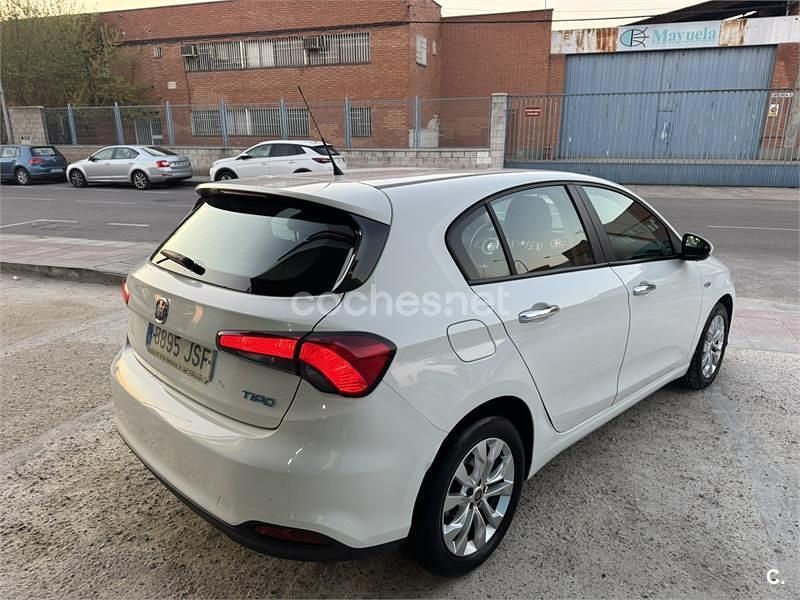 Usado Fiat Tipo Lounge 95 CV (69 kW) 2016 Blanco Berlina