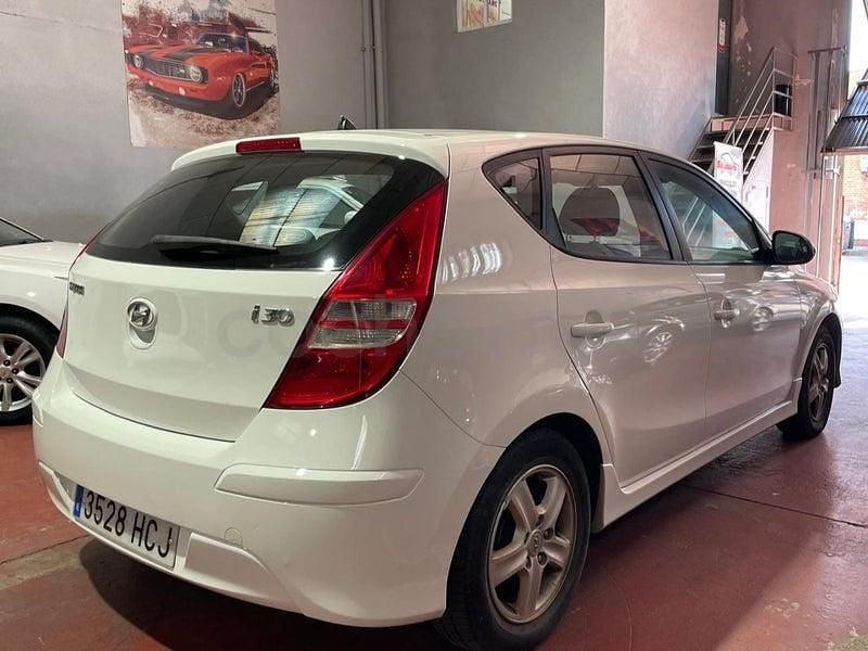 Usado Hyundai i30 Comfort 109 CV (80 kW) 2011 Blanco Berlina