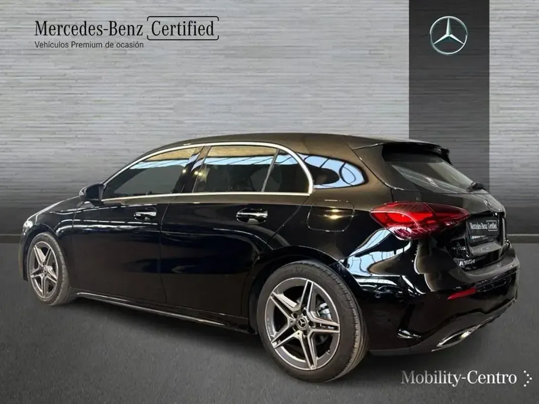 Usado Mercedes A180 116 CV (85 kW) 2024 Negro noche Berlina