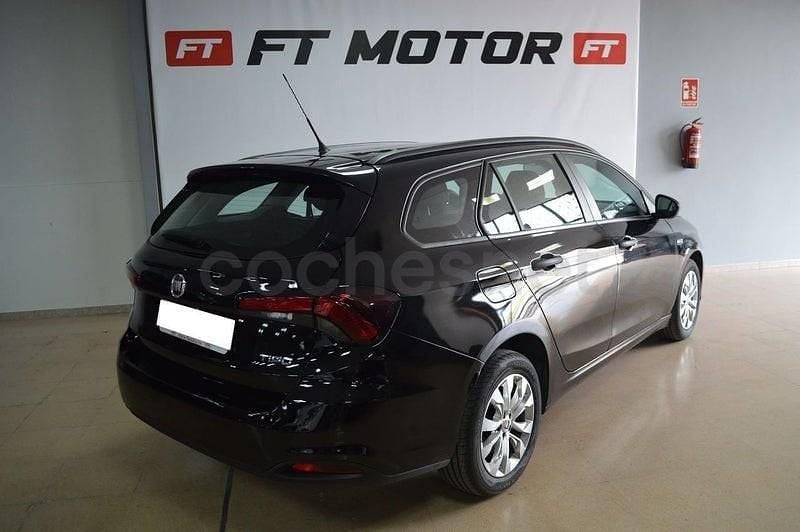 Usado Fiat Tipo Lounge 120 CV (88 kW) 2019 Negro Familiar