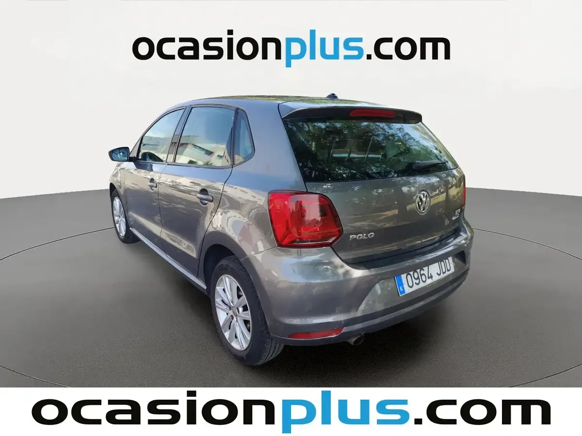 Usado VW Polo Advance 90 CV (66 kW) 2015 Gris Utilitario