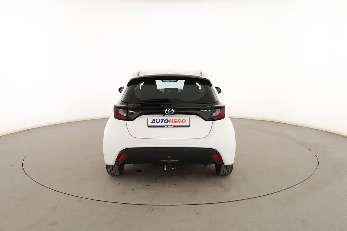 Usado Toyota Yaris Business Edition 116 CV (85 kW) 2022 Blanco Utilitario