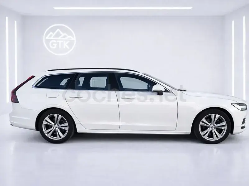 Käytetty Volvo V90 Momentum 197 HP (144 kW) 2021 Valkoinen Farmari