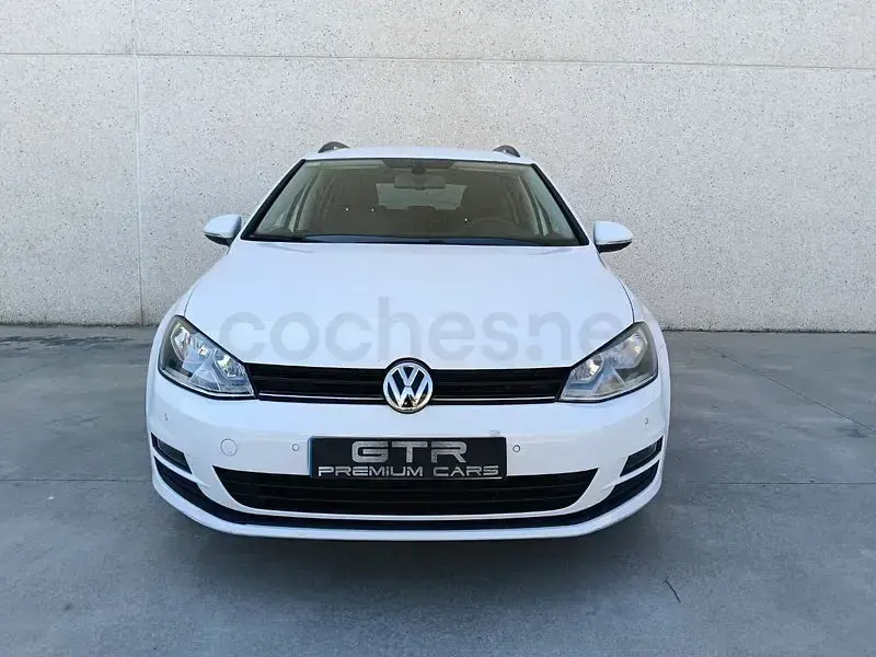 Usado VW Golf VII Advance 105 CV (77 kW) 2014 Blanco Familiar