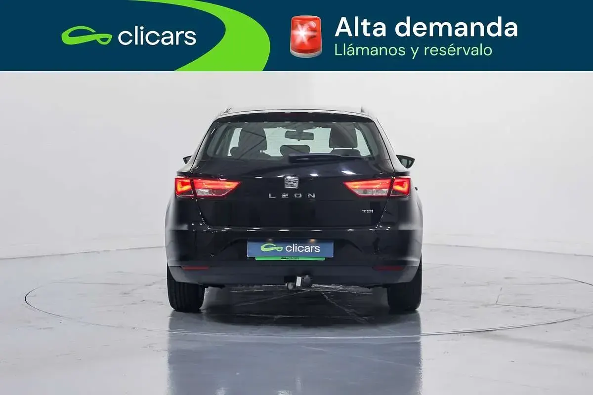 Usado Seat Leon ST Style 110 CV (80 kW) 2016 Negro Familiar