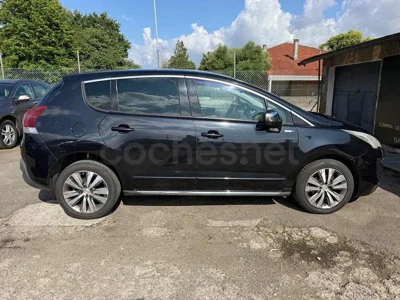 Usado Peugeot 3008 Access 120 CV (88 kW) 2015 Negro Familiar