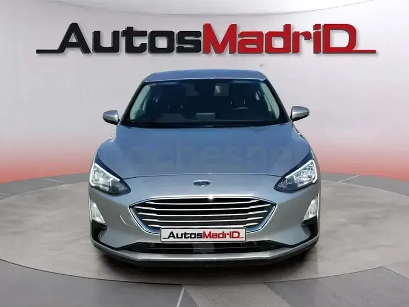 Usado Ford Focus Trend 125 CV (91 kW) 2021 Gris / plata Berlina