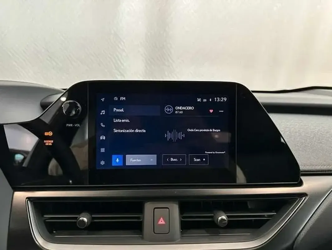 Usado Lexus UX 250h 184 CV (135 kW) 2024 Blanco SUV