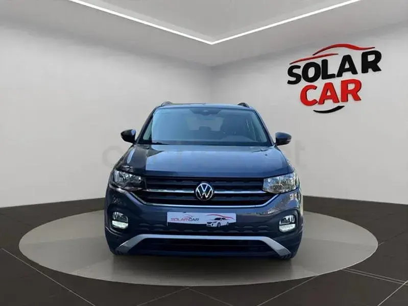 Usado VW T-Cross Advance 95 CV (69 kW) 2022 Gris / plata SUV