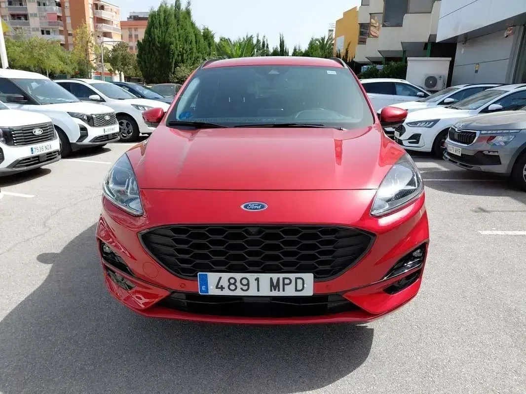 Usado Ford Kuga ST-Line 190 CV (139 kW) 2024 Rojo SUV