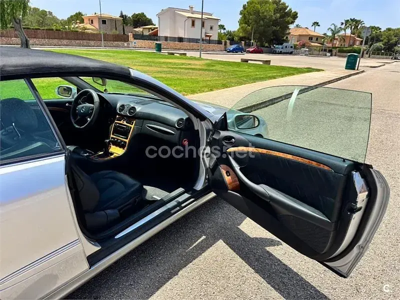 Usado Mercedes CLK200 Elegance 163 CV (119 kW) 2004 Gris / plata Descapotable