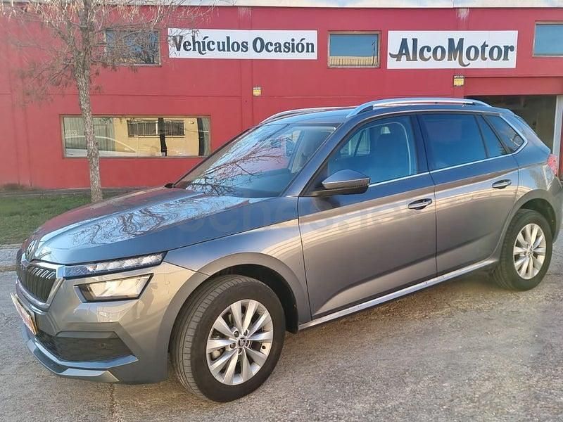 Usado Skoda Kamiq 110 CV (80 kW) 2022 Gris / plata SUV