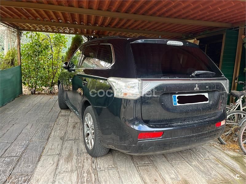 Usado Mitsubishi Outlander P-HEV 203 CV (149 kW) 2014 Negro SUV