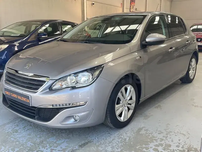 Usado Peugeot 308 Style 100 CV (73 kW) 2016 Gris / plata Berlina