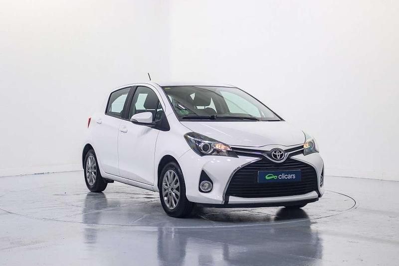 Usado Toyota Yaris Active 99 CV (72 kW) 2016 Blanco Utilitario