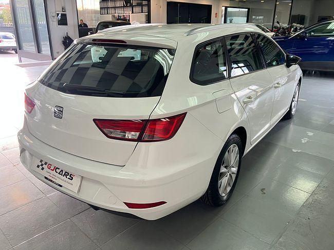 Usado Seat Leon 4Drive 150 CV (110 kW) 2018 Blanco Familiar
