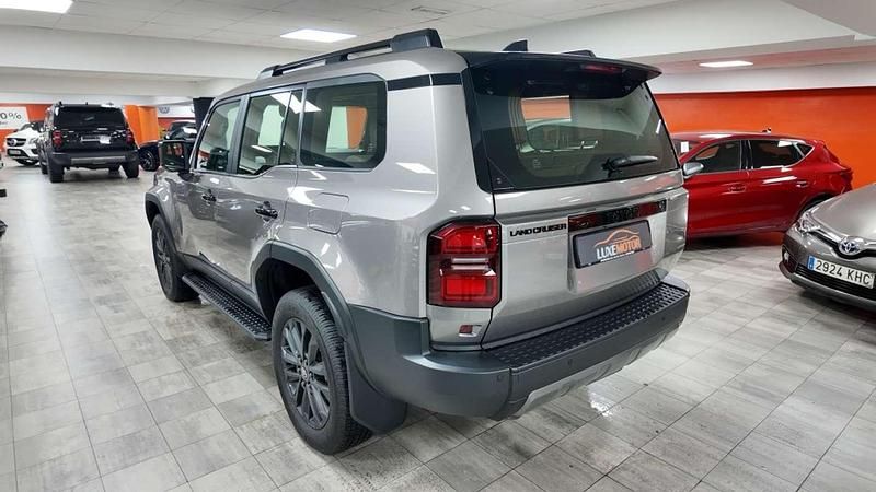 Używany Toyota Land Cruiser 207 KM (152 kW) 2025 Srebrny SUV