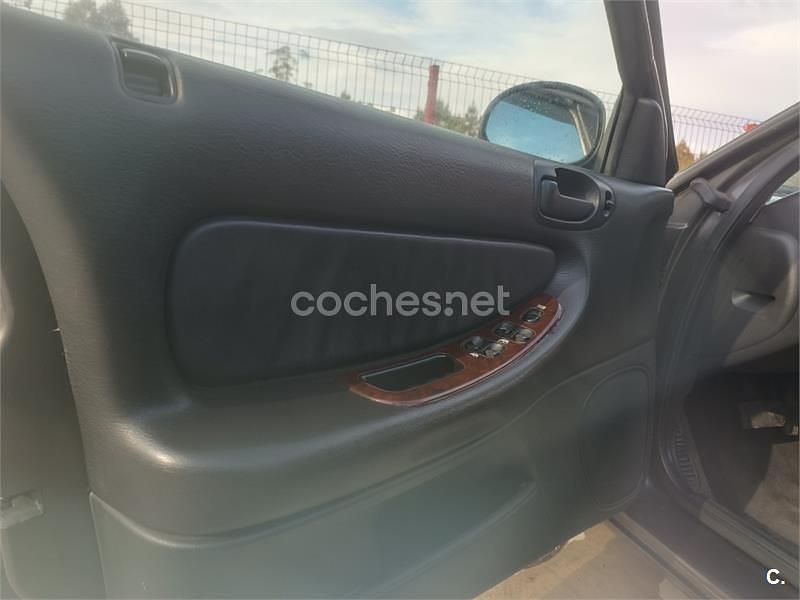 Usado Chrysler Sebring 140 CV (102 kW) 2001 Marrón Berlina