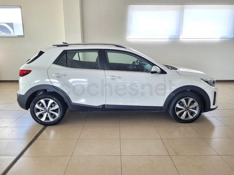 Usado Kia Stonic 101 CV (74 kW) 2024 Blanco SUV