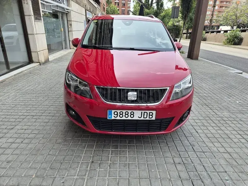 Usado Seat Alhambra I-Tech 177 CV (130 kW) 2015 Granate Monovolumen