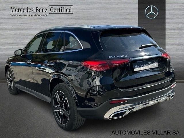 Käytetty Mercedes GLC300 269 HP (197 kW) 2024 Musta