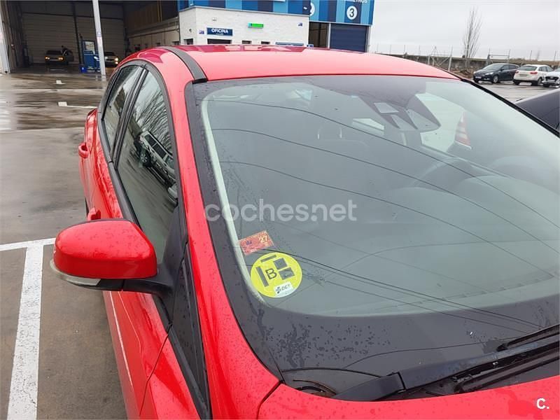 Usado Ford Focus 115 CV (84 kW) 2014 Rojo Berlina