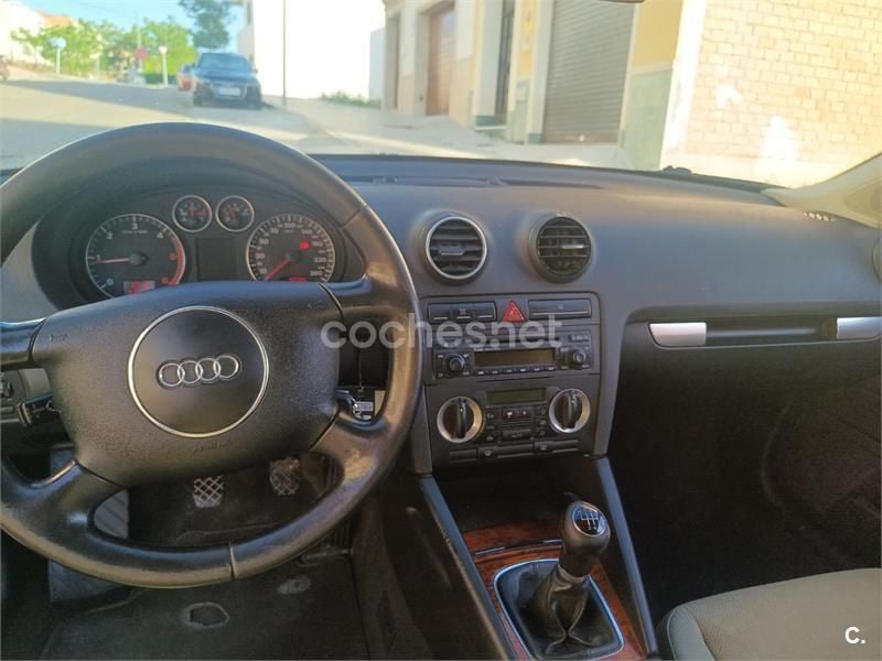 Negro Usado 2005 Audi A3 Ambiente Berlina | 4500 € (Precio justo) - Imagen 1/4