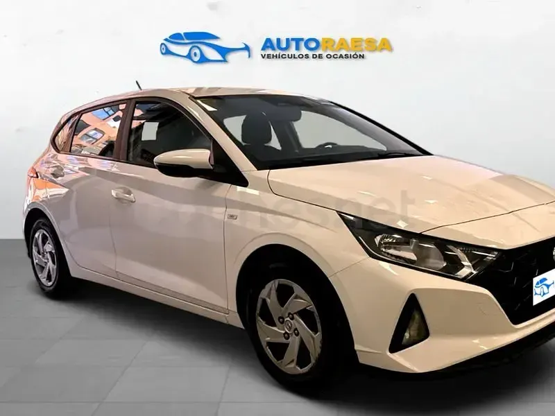 Usado Hyundai i20 100 CV (73 kW) 2021 Blanco Utilitario