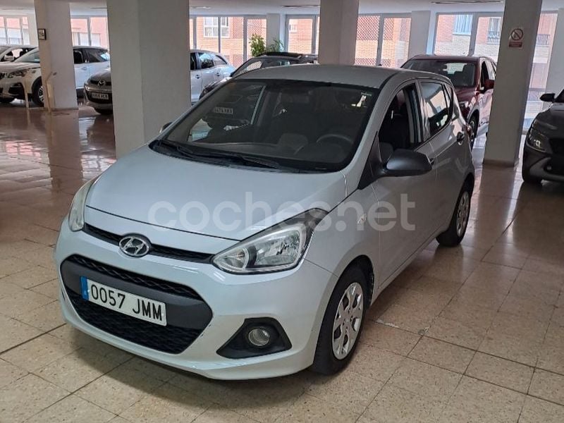 Gris / plata Usado 2016 Hyundai i10 Utilitario | 8900 € (Precio justo) - Imagen 1/4