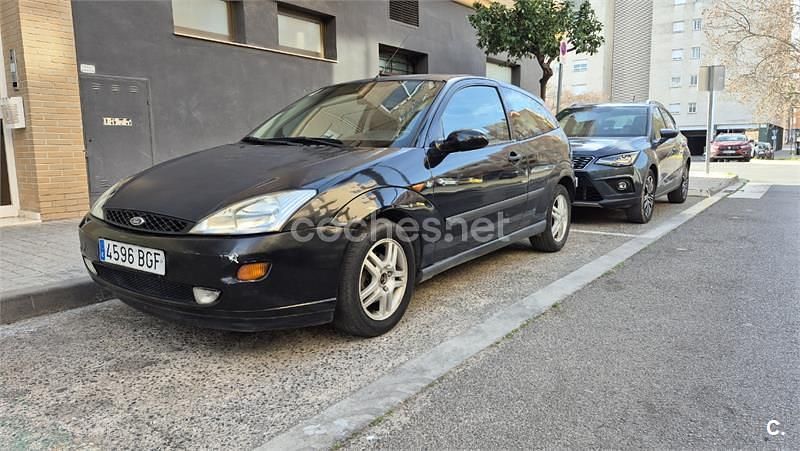 Usado Ford Focus Trend 90 CV (66 kW) 2001 Negro Berlina
