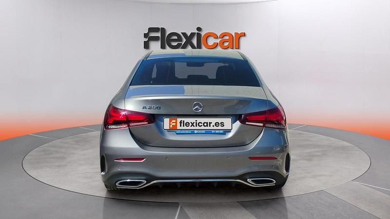 Usado Mercedes A180 136 HP (100 kW) 2019 Cinzento Sedan