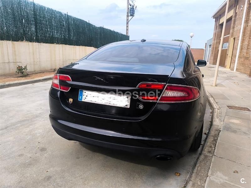 Usado Jaguar XF Luxury 190 CV (139 kW) 2012 Negro Berlina