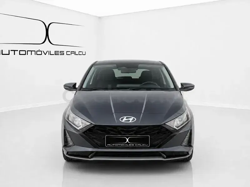 Usado Hyundai i20 100 CV (73 kW) 2023 Gris / plata Utilitario